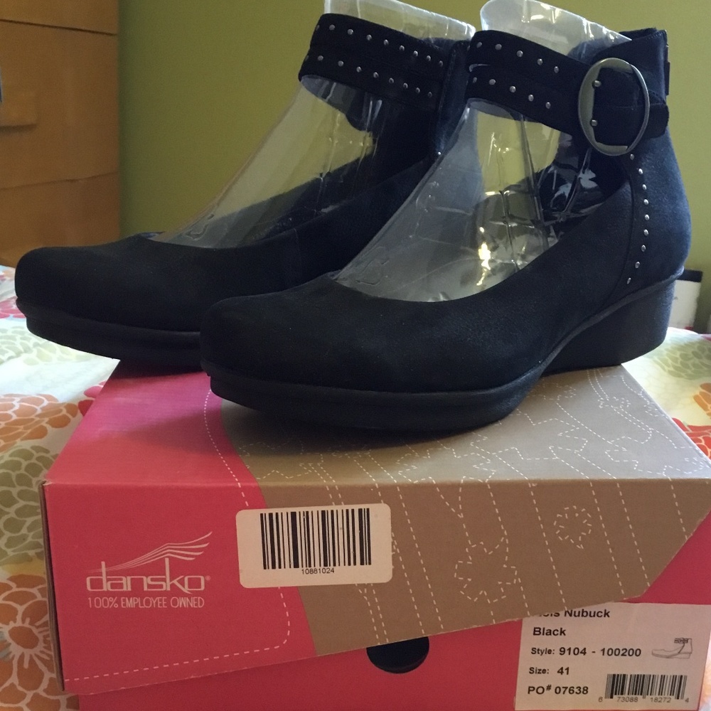 NiB.  Dansko. Lois.  Black nubuck.  41